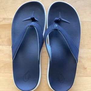 Olukai Nu'a Pi'o sandals.  VGUC.